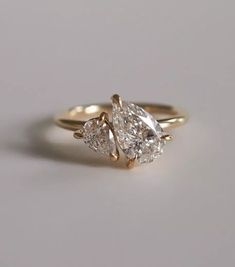 three stone diamond ring in yellow gold