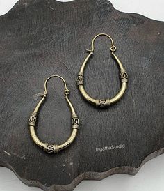 HANDMADE Simple awesome hippie bohemian hoops. Ideal for everyday wear. Aprox Length: 5.1 cm Aprox diameter: 3.2 cm Handmade with high quality hypoallergenic Jewelery brass, nickel free. LINK Please follow the link to view my shop for other beautiful pieces. https://www.etsy.com/uk/shop/JagathaStudio Boho Hoop Earrings, Festival Earrings, Bohemian Festival, Earrings Simple, Bohemian Earrings, Hippie Bohemian, Simple Earrings, Jewelry Earrings Hoops, Earring Gifts