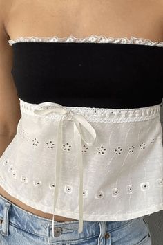 2023 Buy Contrast Lace Bandeau Crop Top under US$19 in Tops&Tees Online Store. Free Shipping with US$69+. Check reviews and buy it today. Style: Casual/Street/Vintage Fabric Content: Cotton Fit Type: Slim Fit #vintageoutfits #summeroutfits #casualoutfits #90sfashion #style #fashioninspo #ootd #outfits #grungeaesthetic #streetstyle #cuteoutfits #trendyoutfits Diy Bandeau Top, Tank Top Sewing Pattern, Lace Bandeau Top, Bandeau Crop Top, Lace Bandeau, Vintage Crop Tops, Top Sewing Pattern, Fashion Fits, Lookbook Outfits