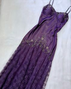 Vintage Purple Dress, Vintage Spaghetti, Formal Evening Dress, Prom Dress Inspiration, Beaded Prom Dress, Pretty Prom Dresses, Grad Dresses, Prom Outfits, Vintage Purple