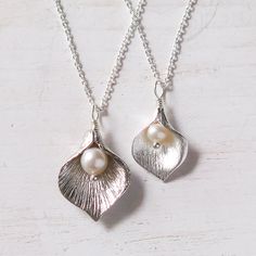 Mother and Daughter Jewelry Set - 2 Calla Lily Necklaces, all sterling silver Beautiful set of matching necklaces for mom and daughter. Easy to wear everyday or on special occasions. Simple and sweet. Great Mother's Day Gift. Both necklaces are made with solid sterling silver calla lily pendant, NOT the rhodium plated brass version. FEATURES: * High quality, lustrous freshwater pearl is wire wrapped with calla lily petal to form a flower pendant. * The lily for mother is larger, slightly more te Mother And Daughter Jewelry, Mother Daughter Necklaces Set, Necklaces For Mom, Lily Necklace, Necklaces Gift, Mother Daughter Necklace, Daughter Jewelry, Mom And Daughter, Daughter Necklace