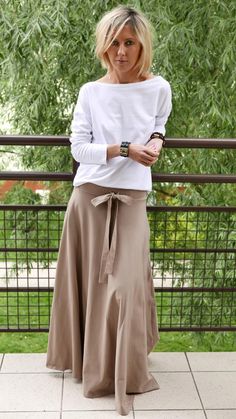 Long skirt with bow or tie to cotton - thanks to 2 loose ribbons, sewn on wide rubber and of course with pockets. Made of 100% cotton knit. It's perfect for sandals, sneakers and even pins. Size (Length / width at the waist (without stretching the rubber)) EU 36 - S (95/72) 38 - M (96/76) 40 - L (97/80) 42 - XL (98/84) Dimensions in cm. 100% product EU / 100% cotton US - UK - EU/DE 6 - 8 - 36/S 8 - 10 - 38/M 10 - 12 - 40/L 12 - 14 - 42/XL Round Skirt, Long Cotton Skirt, Unique Skirt, Skirt With Bow, Red Midi Skirt, Green Midi Skirt, Long Skirt Summer, Unique Skirts, Dresses Classy