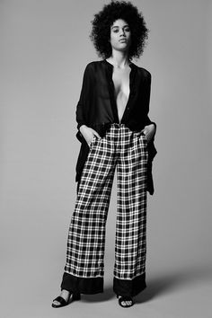 #Sisley #Sisleyfashion #SS2017 #woman #collection #fashion #trend #checks #black #white #pants #shirt