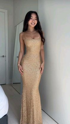 Winter Formal Dresses Gold, Prom Dress Inspiration Gold, Elegant 18th Birthday Dress, White Gold Prom Dress, Prom Dress Inspiration Sparkle, Gold Prom Dress Aesthetic, Glittery Dress Long, Gold Grad Dress