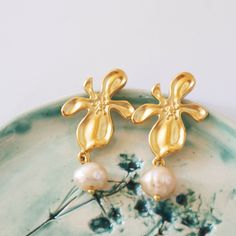 Wow picks! Orchid Baroque Pearl Earrings,Pearl Drop Earrings ,Vintage Style Earrings ,Pearl Jewelry, Anniversary Gift, mothers day gift at €34.00 Choose your wows. 🐕 #GoldEarrings #PearlDropEarrings #GiftForHer #DangleEarrings #VintageJewelry #PearlJewelry #BaroquePearl #titanium #MinimalistEarrings #PearlEarrings Handmade Flower Pearl Earrings, Handmade Flower-shaped Pearl Earrings, Elegant Cream Pearl Earrings For Gifts, Delicate Baroque Pearl Earrings As Gift, Gold Flower-shaped Pearl Earrings As Gift, Handmade Pearl Flower Earrings In Elegant Style, Handmade Elegant Pearl Flower Earrings, Gold Flower Pearl Earrings For Gift, Gold Floral Pearl Earrings For Gifts