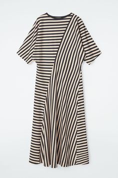 Channeling a modern direction, the monochromatic stripes on this midi dress are in discord. It's cut from cotton-jersey in a slim shape and stitched with an angular seam that allows the fabric to drape effortlessly.  Slim fitRound neck Shell: 100% Cotton. Excluding trims / Machine wash Back length of size S is 48.62" / Model wears a size S Cos Dress, Graphic Print Dress, Dress Geometric, Drape Sleeves, Denim T Shirt, Striped Jersey, Midi Dress With Sleeves, Classic Dress, Poplin Shirt