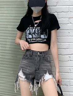 Grey Ripped Denim Shorts | Yeji - ITZY S Ripped Jean Shorts Outfit, Women Fashion Tops Blouses, Jeans And Top, Shorts Ripped, Jean Short Outfits, Denim Shorts Outfit, Fashion Chingu, Ripped Jean Shorts, Ripped Denim Shorts