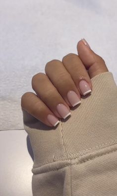 Short Classic French Tip Nails, Short Aesthetic Nails Square, Simple Nail Ideas Coffin Short, Acrylic Layover Natural Nails, Shorties Nails Coffin, Square Natural Nail Designs, French Tip Nails Short Natural, Natural Nail Designs French Tips, Natural Short Acrylic Nails Simple