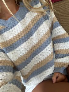 Ainsley Sweater – Juniper Cozy Wool Sweater, Cute Sweaters Aesthetic, Preppy Outfits For School Winter, Fall Sweaters Aesthetic, Blue Fall Outfits, Snowy Winter Outfits, Winter Outfits For School For Teens, Cute Winter Tops, Trending Sweaters