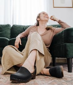 Introducing Brett Low - the perfect blend of style and comfort. This closed-back clog features a low heel and open side detail that is both timeless and unique. Slip into these elegant shoes for an elevated look that won't compromise on comfort. Clog measurements:Heel height: 1 3/4 (4.45 cm)Toe height:̴ 1 5/8 (4.1 cm)Fit:RegularLeather:Nubuck leatherClogs consist of:Base: European Lime WoodSole: Rubber soleFastening: Staples Chunky Clogs Outfit, Paris Shoot, Clogs Outfit, Cork Sandals, Wooden Clogs, Clog Sandals, Elegant Shoes, Boot Shop, Low Heels