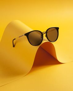 Sun Glasses Photography Ideas, Sun Glasses Photography, Sunglasses Photoshoot Product, Product Photography Sunglasses, Sunglass Photography Ideas, Sunglass Product Photography, Sunglasses Photoshoot Ideas, Eyewear Product Photography, Eyewear Photography Ideas