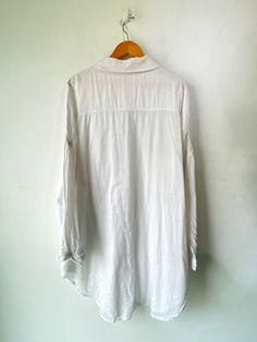 White Cotton Shirt Dress! No material tag, but feels like cotton blend. Has long sleeves, a classic collar, side pockets, and buttons up the front. Can fit many sizes, please refer to measurements. In overall great condition with minor signs of wear on the collar. Approx. Measurements: Underarm to Underarm: 32" Length: 39" Ryan Roche, White Cotton Shirt, Christian Wijnants, Ace And Jig, Raquel Allegra, Black Crane, Cotton Shirt Dress, Rachel Comey, Issey Miyake