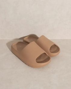 The OASIS SOCIETY Wyatt Comfort Slides offer the perfect combination of comfort and style. With an ultra-soft sole, these slides provide a luxurious and comfortable feel with every step. The chic design adds a fashionable touch to your casual look, making them versatile enough to wear with various outfits. Whether you're lounging at home or running errands around town, the Wyatt Comfort Slides are an excellent choice for keeping your feet both comfy and stylish. Slip into these slides and enjoy Casual Beige Slip-on Platform Slippers, Trendy Beige Slip-on Slippers, Comfortable Non-slip Slides, Comfortable Solid Color Slides With Rubber Sole, Modern Everyday Slip-on Slides, Comfortable Slide Slippers In Solid Color, Soft Slip-on Summer Slippers, Beige Slides With Textured Footbed, Comfortable Summer Slippers For Everyday Use