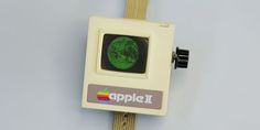 Put 1977 on Your Wrist With the Apple II Watch Apple Smartwatch, Apple Picture, Diy Apple, Apple Ii, Watch Diy, Computer Help, Retro Gadgets, Retro Watches, New Apple Watch