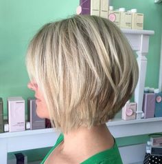 Ash Blonde Bob With Choppy Layers Choppy Layered Hairstyles, Ash Blonde Bob, Modern Bob Hairstyles, Κούρεμα Bob, Angled Bob Hairstyles, Inverted Bob Hairstyles, Stacked Bob Hairstyles, Messy Bob Hairstyles