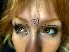 Paisley Eye Makeup, Easy Cool Makeup, Whimsigoth Eye Makeup, Makeup Ideas Creative Inspiration, Easy Funky Makeup, Eccentric Eye Makeup, Spiritual Girl Makeup, Swirl Makeup Eye