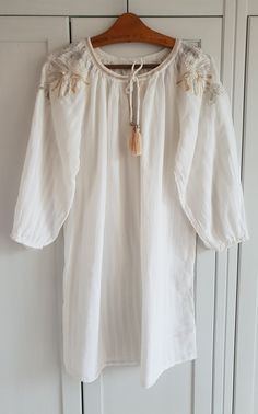 * Vintage women dress / tunic / blouse * Embroidered Women's Top * Hippie / Boho / Ethnic / Folk style * Off-white / Beige / Gray color Size label - XL Bust - / cm Length - / cm Sleeve - / cm You can also check other items from my shop: https://www.etsy.com/shop/FadoVintageShop Thank you for visiting my shop ! Peasant Style Summer Blouse With Tassels, White Bohemian Peasant Top With Boho Collar, Summer Peasant Blouse With Tassels, White Bohemian Tunic With Chikankari Embroidery, Long Sleeve Kaftan With Back Tassel Tie-up, Bohemian Long Sleeve Peasant Dress For Festivals, Traditional Chikankari Embroidery Beach Blouse, Traditional White Dress With Back Tassel Tie-up, White Bohemian Peasant Top With Chikankari Embroidery