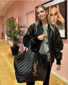 Ysl Bag Outfit, Ysl Handbag, Outfits Sport, Manifesting Goals, Designers Bags, Ysl Handbags, Black And White Photo Wall, Bag Outfit, Bags Messenger