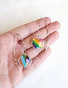 Unusual rainbow earrings made of stainless steel earring hooks, nylon mesh and glass ball.    Earrings length: 5.5 cm / 2.25 in Package will be shipped out as soon as I possibly can which is usually 3 - 5 days after the purchase.  Don't hesitate to contact me if you have any question. Thanks for stopping by and don't forget to check my other items.  Join Pevalek Jewellery at https://www.facebook.com/PevalekJewellery Modern Rainbow, Contemporary Earrings, Unusual Earrings, Ball Earrings, Rainbow Earrings, Earrings Minimalist, Earring Hooks, Earrings Statement, Etsy Earrings Dangle