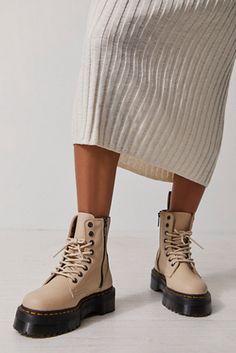 Beige Doc Martens Outfit, Edgy Boots, Dr Martens Jadon, Platform Combat Boots, Doc Martens Boots, Doc Martens, Winter Shoes, Boots Outfit, Black Fits