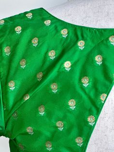 Blouse size 36-40 Festive Embroidered Party Shirt, Festive Party Shirt With Embroidery, Unstitched Tops With Traditional Drape For Festive Occasions, Festive Silk Embroidered Top With Traditional Drape, Elegant Fitted Shirt With Resham Embroidery, Elegant Green Top With Resham Embroidery, Green Resham Embroidered Blouse Piece, Elegant Festive Dress With Padded Blouse, Art Silk Padded Blouse Top For Party