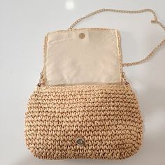 SPECIFICATIONSBrand Name: artmomoHandbags Type: Shoulder BagsTypes of bags: SHOULDER BAGSMain Material: PaperLining Material: COTTONShape: SQUAREPlace Of Origin: SHAN DONG ProvincePlace Of Origin: SHAN DONG ProvinceOrigin: Mainland ChinaCN: ShandongHardness: SOFTPattern Type: SolidInterior: No PocketDecoration: NONEExterior: NONEOccasion: VersatileClosure Type: haspGender: WOMENStyle: CasualModel Number: 16088Number of Handles/Straps: Single