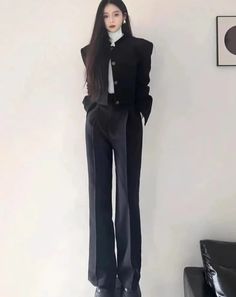 Bodyguard Outfit Female, Waitress Outfit Aesthetic, Korean Suits Women, Korean Work Outfit, Black Outfits Classy, Elegant Pants, Casual Elegant Style, Stylish Blazer, Woman Suit Fashion