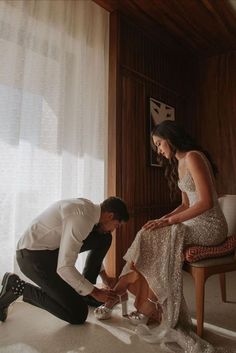 Groom helping the bride get ready for the wedding reception. Husband Goals, Couples Beach Photography, Indian Bride Poses, Reception Gowns, Reception Bride, Reception Dresses, Indian Wedding Bride, Bride Photoshoot