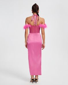 This elegant Halter Corset Ruffled Cocktail Long Dress combines a classic halter neckline with a figure flattering corset silhouette and playful ruffled detailing. Perfect for formal events and special occasions, this dress is designed to make you feel confident and sophisticated. Crafted with high-quality materials, it offers both style and comfort. Our Style No.HB77730 Polyester Fiber Height - 68.9"/175cm Bust - 34.6"/88cm Waist - 25.6"/65cm Hips - 36.6"/93cm and wears size S About Wholesale/D Corset Silhouette, Graduation Party Dresses, Cocktail Long Dress, Off Shoulder Dresses, Halter Corset, Fishtail Dress, Bandage Dress Bodycon, Ruffled Skirt, Feather Dress