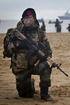 Marine Corps Uniforms, Marine Special Forces, Soldier Images, Tactical Operator, Military Drawings, Military Artwork, Mil Spec