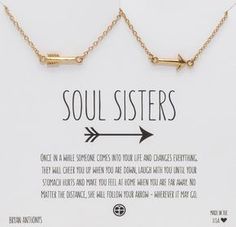 two gold arrow necklaces with the words soul sisters written below them on a card