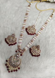 *Light Weight Gold Rani Haar Necklace Set. *Haar length: 15.50 inches (including pendant) *Pendant Breadth- 2.1 inches *Earrings length: 2.7 inches (with drops) ; *earrings Width: 1.8 inches White Kundan Necklace For Puja And Eid, White Meenakari Necklaces For Eid, White Jewelry For Puja And Eid, White Beaded Necklaces For Diwali, White Kundan Necklace For Eid, Temple Jewelry Style, White Meenakari Beaded Temple Jewelry Necklace, Traditional White Necklace With Cutdana, White Temple Necklace With Stone Work For Diwali, White Cutdana Jewelry For Eid