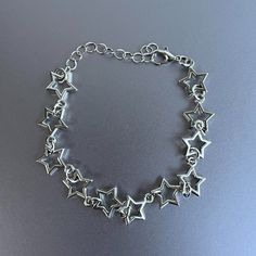 Y2k 2000s Style Star-Stacked Cute Goth Grunge Silver Bracelet These Chains Are Unisex! Adjustable Length 8.5in Length Brand New Emo Aesthetic Jewelry, Cute Silver Accessories, Webcore Accessories, Star Accessories Y2k, Chain Accessories Grunge, Grunge Silver Jewelry, Soft Grunge Jewelry, Grunge Jewelry Bracelets, Silver Jewelry Y2k