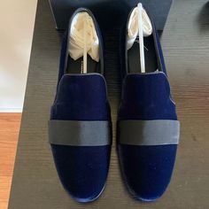 Brand New Pair Of Mens Giuseppe Zanotti Navy Velvet With Grosgrain Detail. These Loafers Are Beautiful! They’re An Italian 43 Which Equates To A Us 10. Super Comfortable And Chic; These Retail For $1,095. Unworn And Comes With The Certilogo, Buy With Confidence! Designer Formal Slip-ons With Rubber Sole, Designer Formal Slip-ons, Designer Slip-on Dress Shoes For Galas, Velvet Loafers Mens, Black Patent Loafers, Black Leather Dress Shoes, Studded Loafers, Men Slides, Velvet Loafers