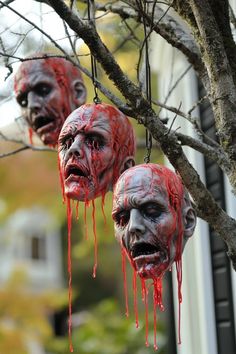 20 Simple Outdoor Halloween Decorations That Will Scare Your Neighbors - H.M.G Easy Outdoor Halloween Decorations, Diy Halloween Decorations Outdoor, Decorating For Halloween, Scary Halloween Decorations Outdoor, Scary Halloween Decorations Diy, Uhyggelig Halloween, Outdoor Halloween Decorations, Halloween Decorations Outdoor, Halloween Outside