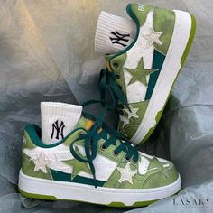 Lasaky - Pentagram Design Couple Casual Skate Shoes with Color Block Fashion Sports Shoes Aelfric Eden Shoes, Black And Green Shoes, Cool Shoes For Boys, 2022 Shoes, Green Clothes, Office Sneakers, Couple Sneakers, Green Core, Skateboard Fashion