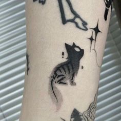 Alternative Hand Tattoo, Cat Tattoo On Arm, Delicate Skull Tattoo, Black Work Stomach Tattoo, Weird Cat Tattoo, Fluffy Black Cat Tattoo, Shop Minimum Tattoo Ideas, Bat Cat Tattoo, Goth Cat Tattoo