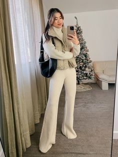 Winter Wear Styling, Chic Outfit Ideas Winter, Travel Ootd Winter, Winter Cloths Idea, Winter Outfit Travel Style, Outfit For Winter Trip, New Your Winter Outfits, 2024 Classy Outfit, Winter Outfits Ideas Casual