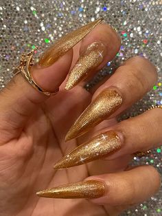 Gold Acrylic Nails, Gold Glitter Nails, Stiletto Nails Designs, Cat Eye Nails, Chic Nails, Dope Nails, Best Acrylic Nails