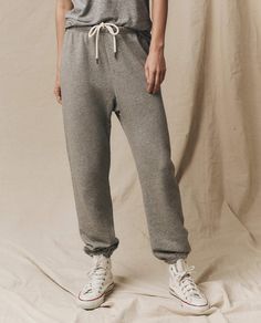 Feminine Blouses, Designer Outfits Woman, Sweatpants, Grey, Sweatshirts, Pants, How To Wear, Trousers, Tracksuit Bottoms