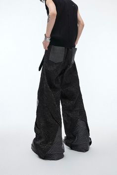 Argue Culture presents these black trousers as part of their Spring/Summer '24 collection Material: 100% polyesteroversized fitunisexthe model is wearing a size X-Large / 179cm (5'9ft) and 58kg (128lbs)Hand wash with water under 40°CNo bleachFlat to dryMeasurements Size Waist Front rise Length Hip S 70 32 109 104 M 74 33 111 108 L 78 33 113 112 XL 82 34 115 116 Urban Straight Pants For Summer, Black Straight Leg Summer Pants, Black Straight Leg Pants For Summer, Oversized Wide Leg Black Parachute Pants, Edgy Baggy Summer Pants, Oversized Black Wide Leg Parachute Pants, Oversized Black Parachute Pants For Streetwear, Oversized Black Pants With Side Pockets, Oversized Black Parachute Pants With Pockets