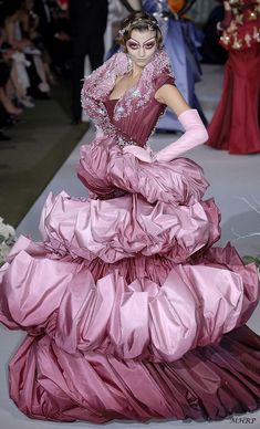 John Galliano 2007, Christian Dior Fall 2007, Dior Fall 2007, Dior By John Galliano, Runway Fashion Couture, Runway Outfits, Vintage Couture, Fashion Design Drawings, Fashion Inspiration Design