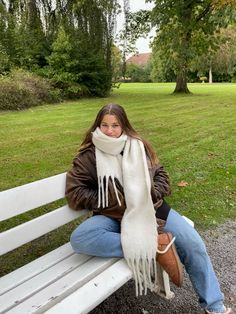 Thick Scarf Outfit Aesthetic, Light Grey Scarf Outfit, Women Scarf Outfits, Autumn Walking Outfit, Edinburgh Winter Outfits, Winter Amusement Park Outfit, Cream Scarf Outfit, Cute Scarf Outfits, Fall Outfits With Scarves