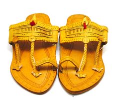 Check out our brand-new, genuine handcrafted Kolhapuri sliding sandals from India, high-quality leather sandals with an ethnic Indian toe strap that are incredibly comfortable and simple to use. The leather is prepared in such a way that it has no allergenic characteristics at all and feels light, smooth, and silky. Hand stitching and punching are being used. These unisex slippers are ideal for everyday use as well as for any formal event. We offer various different shoe styles. For more of our selection, visit our page! We send packages to you promptly and well packaged for a safe journey. We appreciate your support of our little business. Shipped from the USA. Traditional Brown Toe Post Flip Flops, Traditional Leather Flip Flops For Festivals, Traditional Open Toe Huarache Sandals In Natural Color, Traditional Sandals With Leather Sole For Vacation, Traditional Leather Sole Flip Flops For Beach, Traditional Leather Sole Sandals For Vacation, Traditional Vacation Sandals With Leather Sole, Traditional Natural Huarache Sandals With Open Toe, Traditional Leather Flip Flops With Single Toe Strap