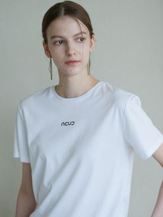 Composition : COTTON 100Color : BLACK,WHITECountry of Origin : KOREA White Minimalist T-shirt For Spring, Simple White Tops With Graphic Print, Simple White Tops With Text Print, Simple White Top With Text Print, Minimalist White Crew Neck T-shirt, Minimalist White Tops With Letter Print, White Minimalist Top With Letter Print, White Minimalist Top With Graphic Print, Minimalist White Letter Print Top