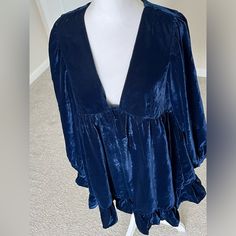 Nwt Free People Estella Velvet Mini Dress In Ocean Blue Size Small. Incredibly Soft, Deep Vneck , Longsleeve, Tiered Hem, Cinched At Waist With Flowy Skirt, Lined. You Guys This Dress Is Beautiful Omg! The Perfect Winter Dress That You Can Dress Up Or Down. Vneck Longsleeves Dress, Velvet Mini Dress, Winter Dress, Mini Velvet Dress, Flowy Skirt, Ocean Blue, Winter Dresses, Blue Ocean, Free People