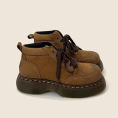 Dr Martens Vintage Timeless Boots New Trend Shoes, Dr Martens Vintage, Worker Boots, Timeless Boots, Skirt And Sneakers, Vintage Heels, Downtown Girl, Brown Heels, Footwear Collection