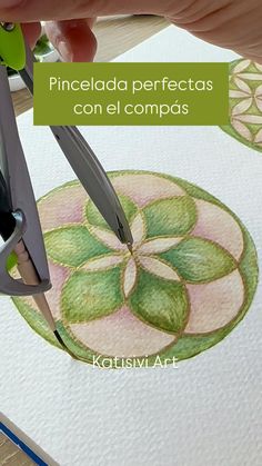 a person using scissors to cut out a flower on a piece of paper with the words pineda perfectas con el compos