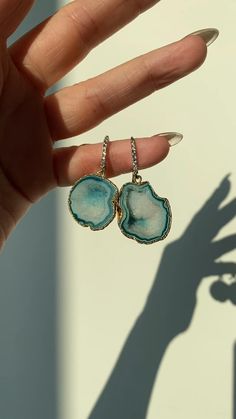 The prettiest green geodes with a touch of glam. Lightweight and perfect for a summer wedding or event! The organic shape and crystal detailing make these a unique work of art ✨ Raw Stone Geodes In Mineral Crystal As Gift, Unique Handmade Gold Geodes, Handmade Blue Geodes As Gifts, Handmade Blue Geodes As A Gift, Handmade Blue Geodes For Gifts, Handmade Blue Geodes For Gift, Gold Geodes With Natural Stones As Gift, Elegant Natural Stone Geodes As Gift, Elegant Gold Geodes With Natural Stones