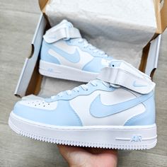 Badass Girl, Casual Shoes Women Sneakers, Nike Shoes Women Fashion, Nike Kicks, Nike Shoes Air Force, Nike Fashion Shoes, Preppy Shoes, Pretty Shoes Sneakers, Air Force 1 Mid